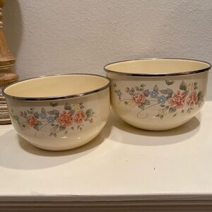 Vintage Pfaltzgraff Tea Rose Enamel Nesting Mixing Bowl (beige)